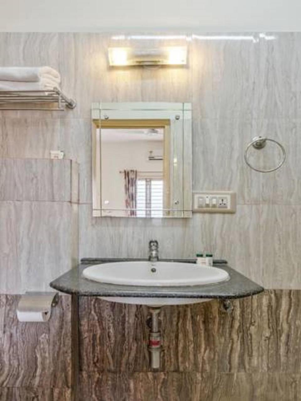 Hotel Felicity Inn Egl By Sky Stays Бангалор Екстериор снимка